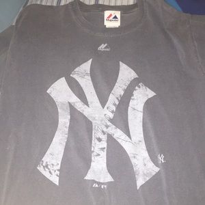 Yankees shirt
